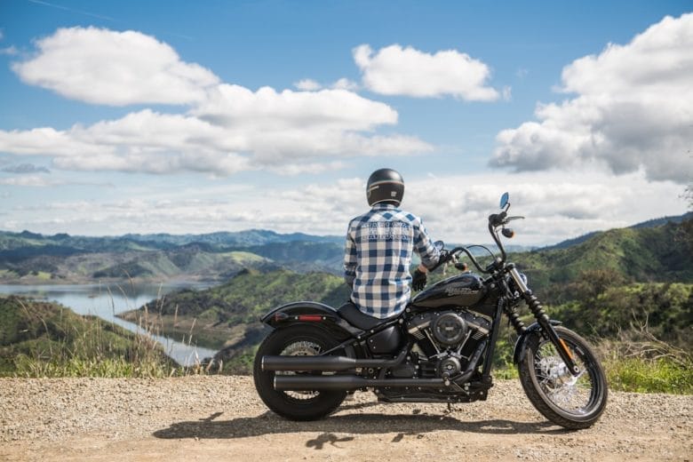 découvrez l'univers des selliers de motos, artisans passionnés qui créent des selles sur mesure alliant confort, style et performance. explorez leurs créations uniques pour une expérience de conduite inégalée.